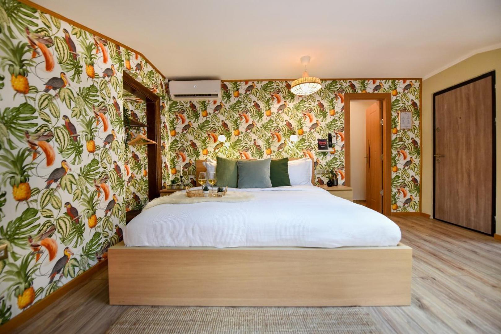 Historic Charm, Modern Comfort - Accommodation In The Heart Of The Old Town Bucarest Extérieur photo