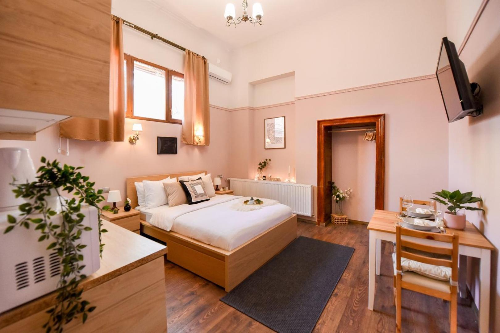 Historic Charm, Modern Comfort - Accommodation In The Heart Of The Old Town Bucarest Chambre photo