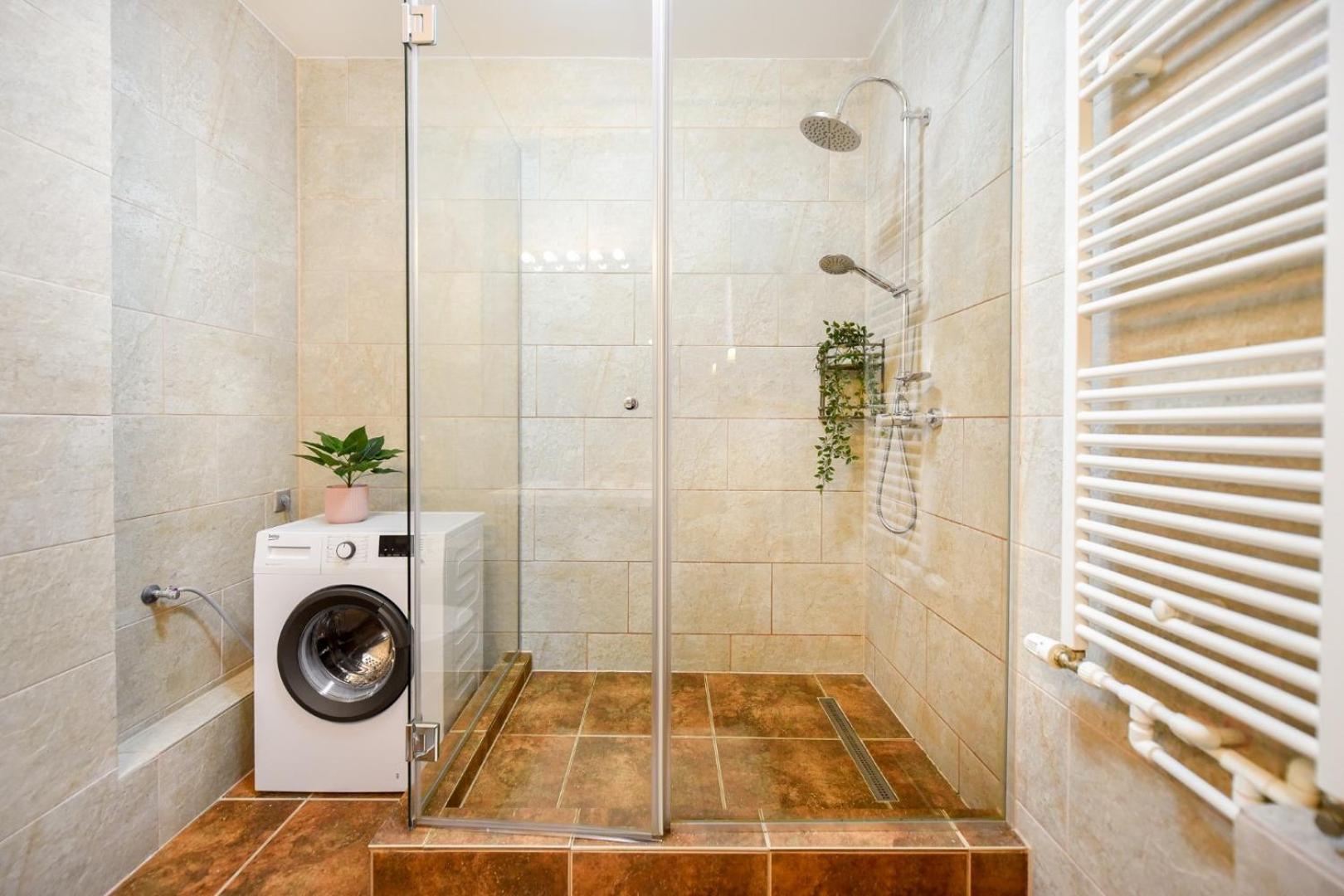Historic Charm, Modern Comfort - Accommodation In The Heart Of The Old Town Bucarest Chambre photo