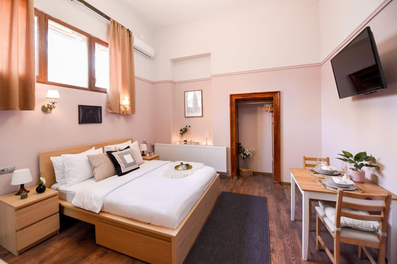 Historic Charm, Modern Comfort - Accommodation In The Heart Of The Old Town Bucarest Chambre photo