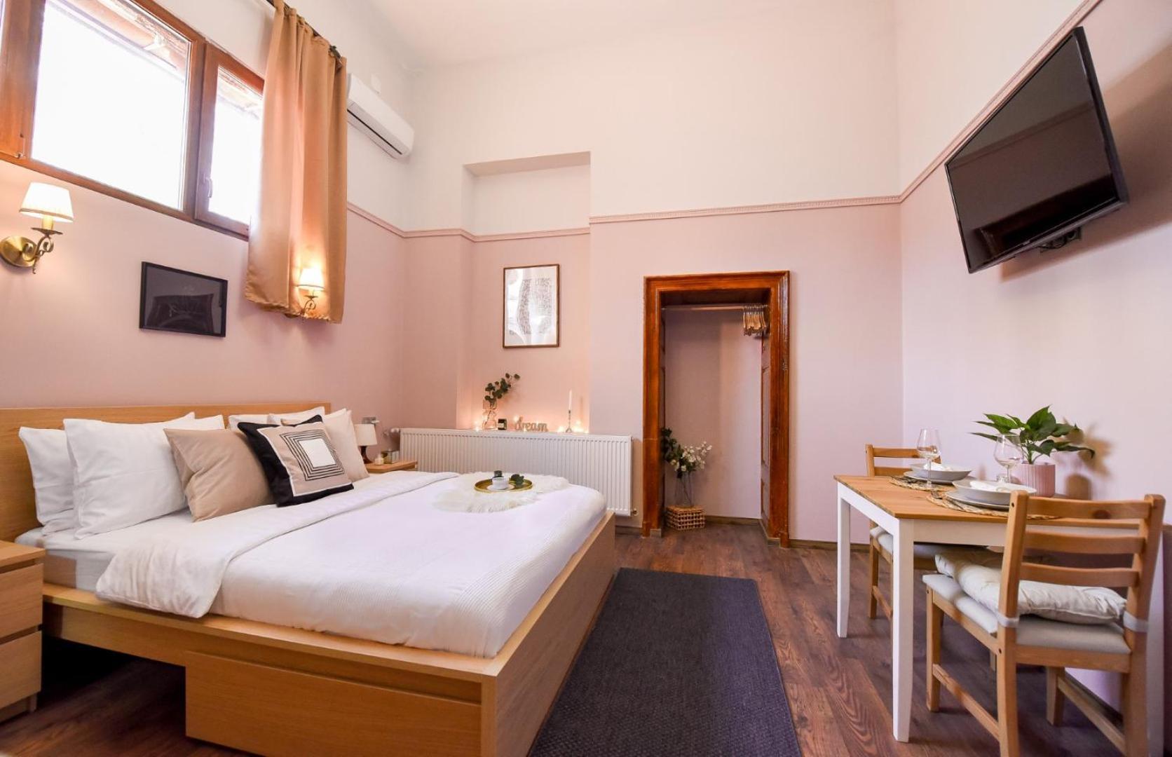 Historic Charm, Modern Comfort - Accommodation In The Heart Of The Old Town Bucarest Chambre photo
