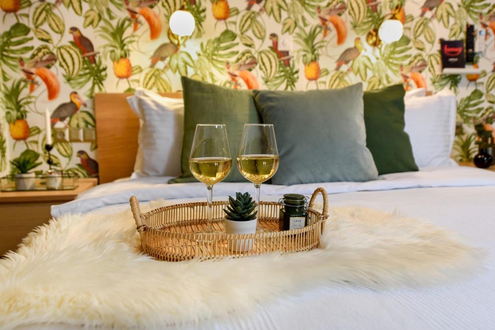 Historic Charm, Modern Comfort - Accommodation In The Heart Of The Old Town Bucarest Chambre photo