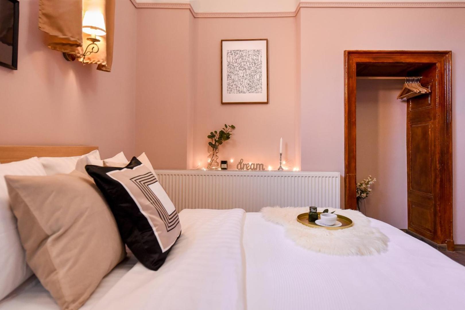 Historic Charm, Modern Comfort - Accommodation In The Heart Of The Old Town Bucarest Chambre photo