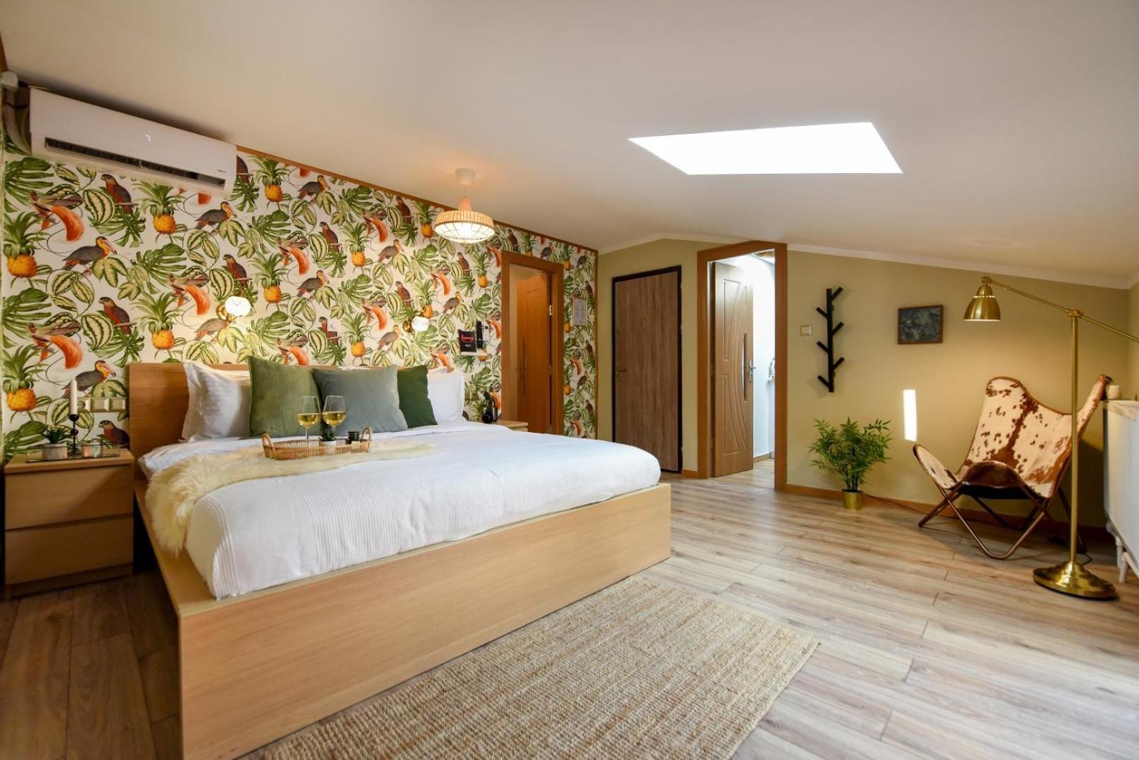 Historic Charm, Modern Comfort - Accommodation In The Heart Of The Old Town Bucarest Chambre photo