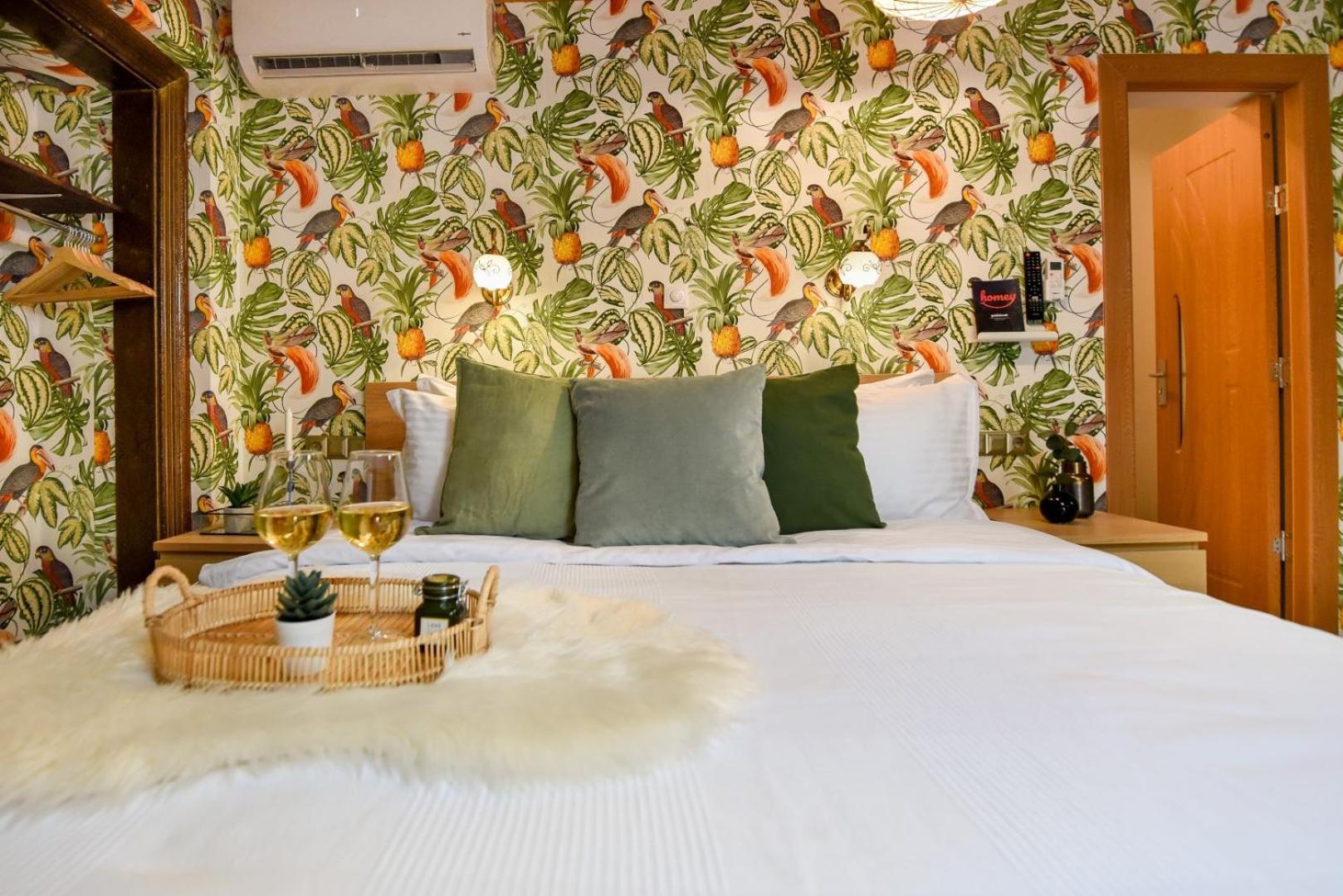 Historic Charm, Modern Comfort - Accommodation In The Heart Of The Old Town Bucarest Chambre photo