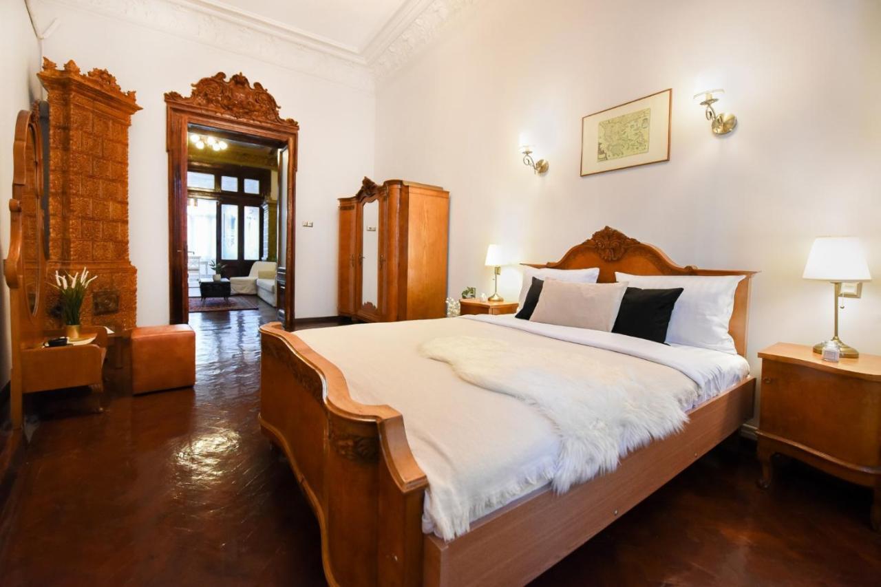 Historic Charm, Modern Comfort - Accommodation In The Heart Of The Old Town Bucarest Extérieur photo
